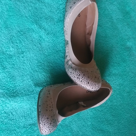 Mossimo Flats - Picture 5 of 5